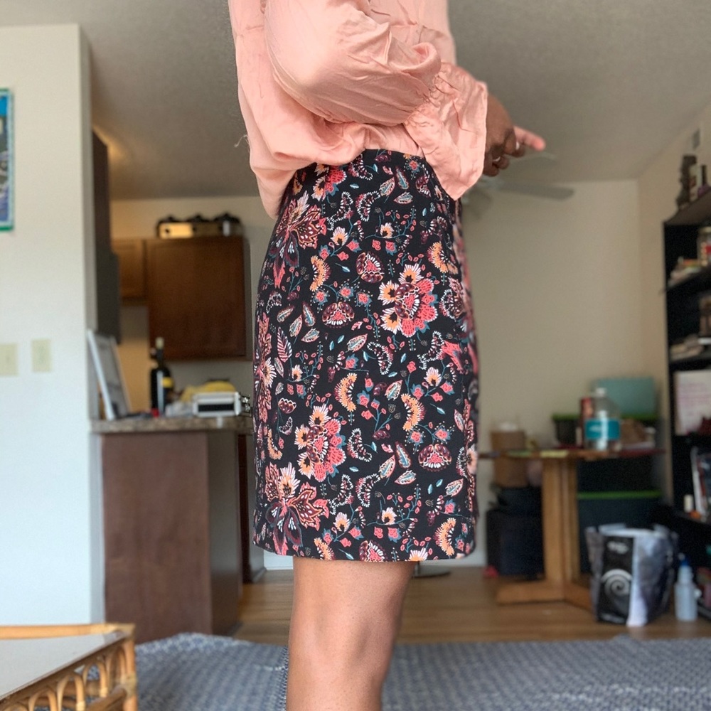 ❌SOLD❌ Loft Floral Print Skirt Sz 10 - Picture 3 of 8